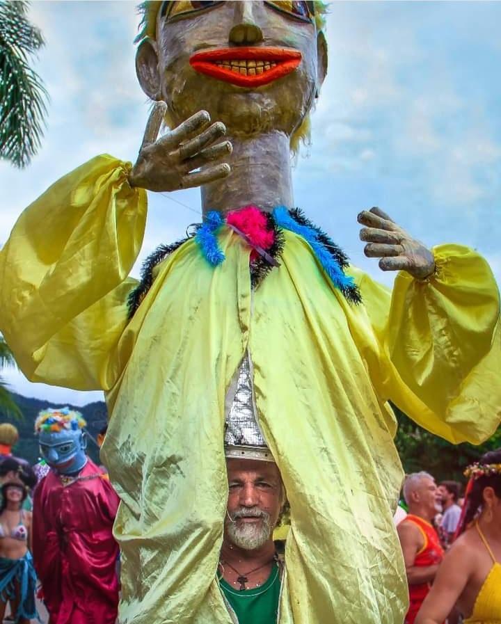 523