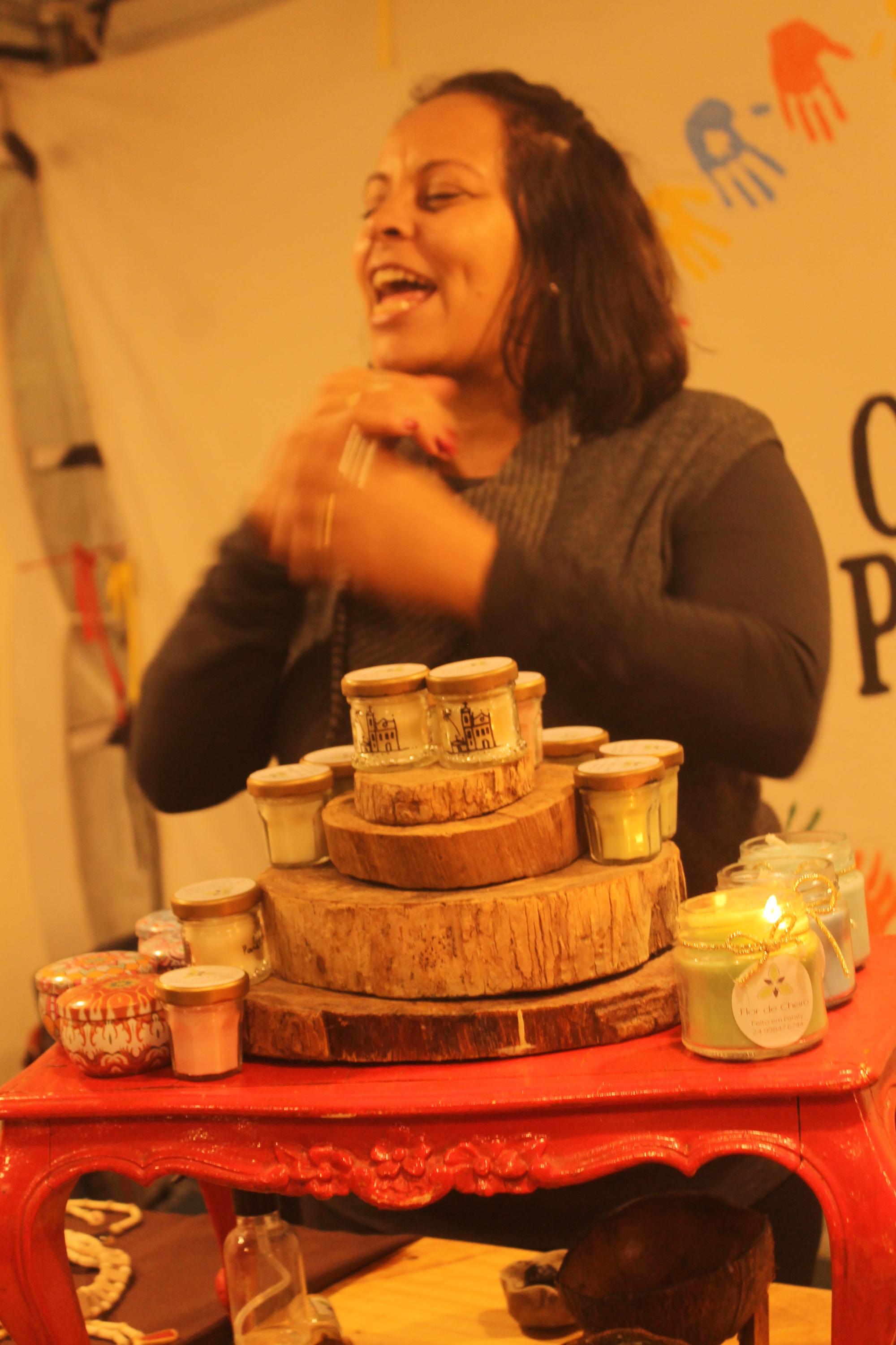 1565