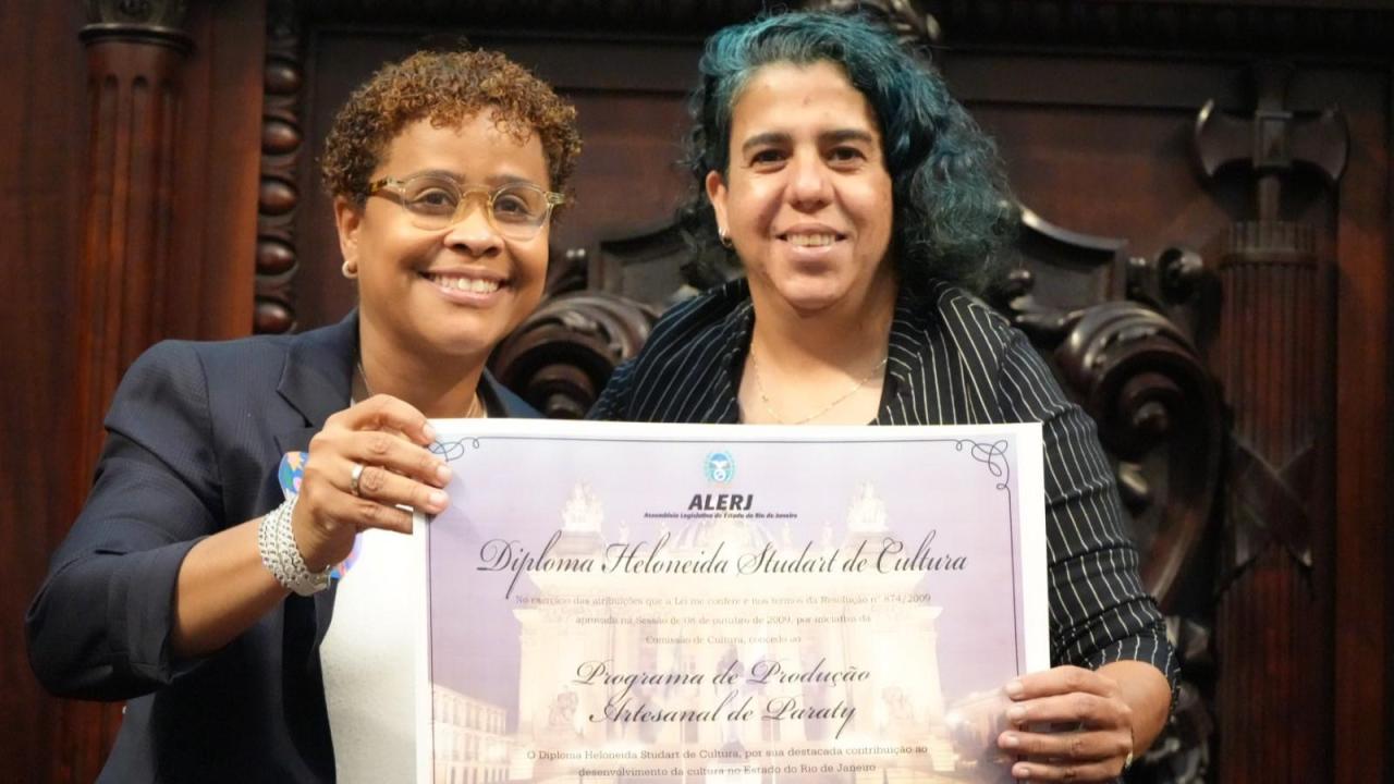 ARTESANATO DE PARATY RECEBE PRÊMIO DA ALERJ E ARTESÃOS FAZEM INTERCÂMBIO CULTURAL