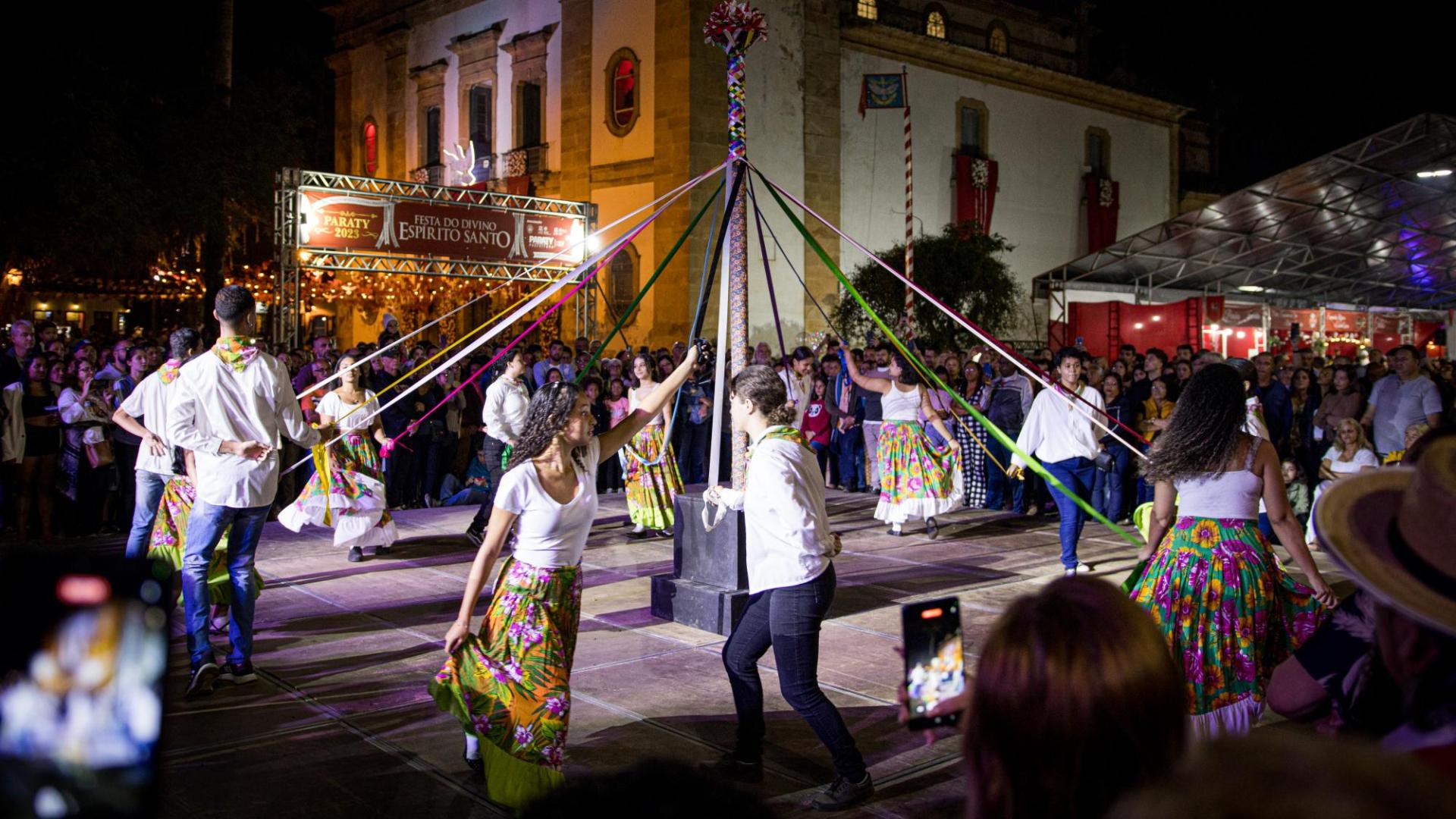 DANÇAS TRADICIONAIS NA FESTA DO DIVINO