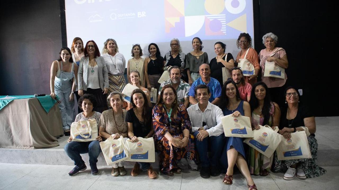 PARTICIPANTES DO PROGRAMA DE PRODUÇÃO ARTESANAL RECEBEM CERTIFICAÇÃO DA UERJ